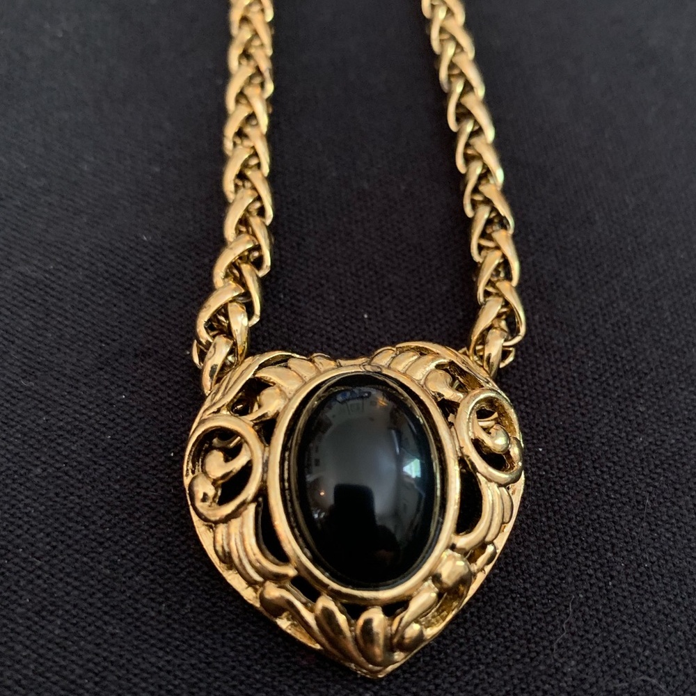 Richelieu Gold/Black Heart Necklace